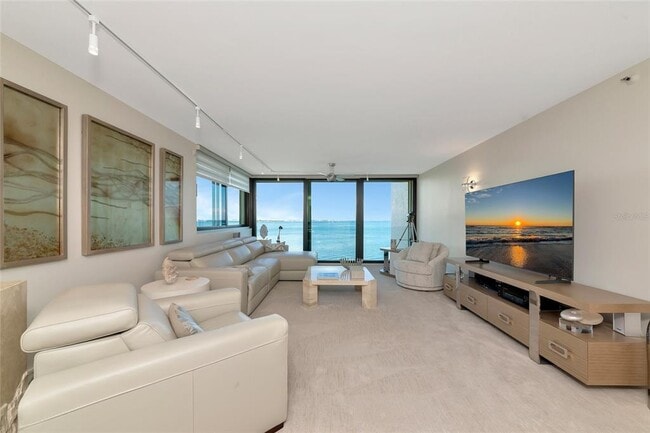 Building Photo - 101 Sunset Dr