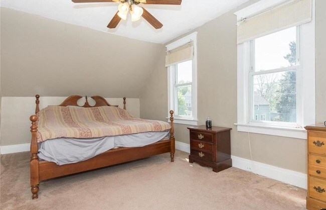 Building Photo - 87 Dirkson Ave