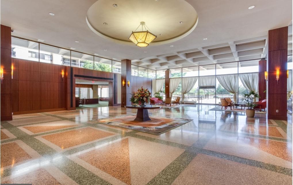 Foto principal - 3705 S George Mason Dr
