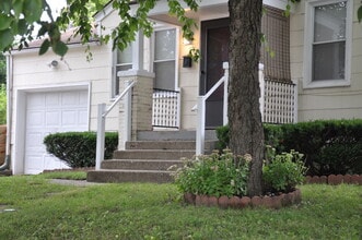 Building Photo - 523 Addison Ave