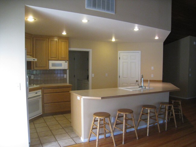 Building Photo - 800 Chelan Ln