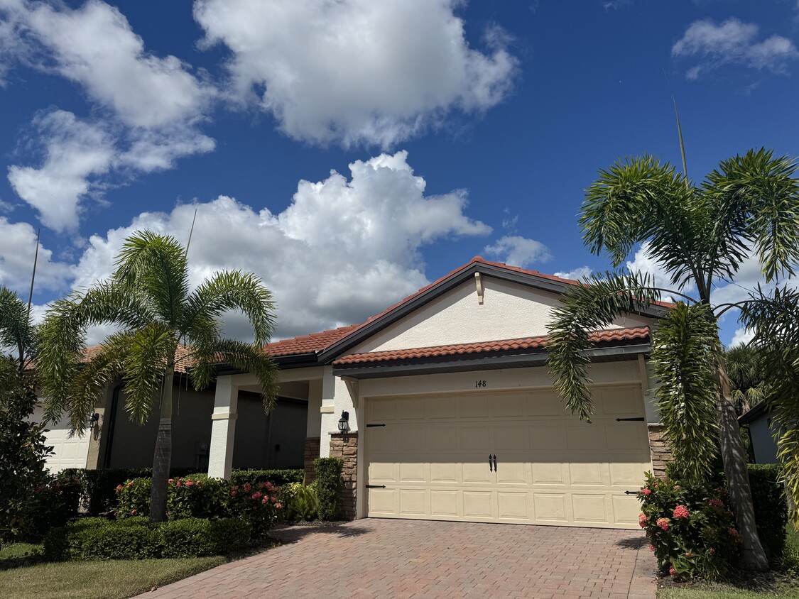Primary Photo - 148 Soliera St