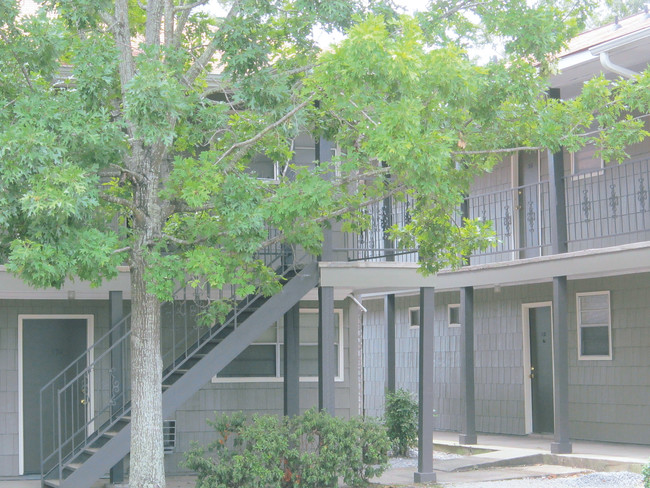 Building Photo - Spanish Oaks Apartments