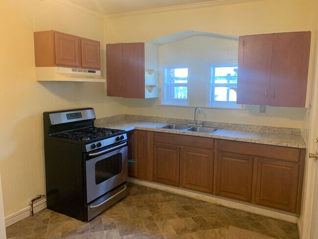 Foto del edificio - 4 Bedroom with Parking -York City SD