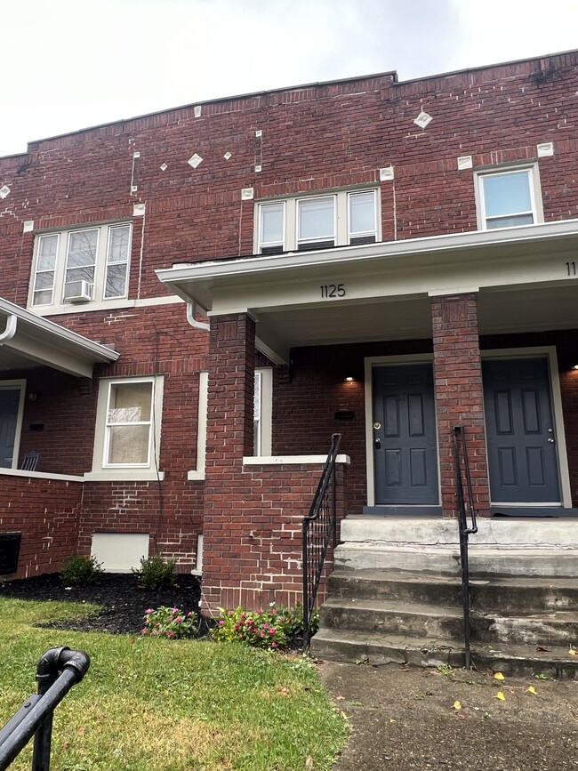 Building Photo - 1125 S Champion Ave