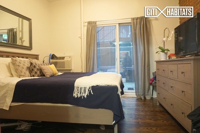 Foto del edificio - 300 E 73rd St