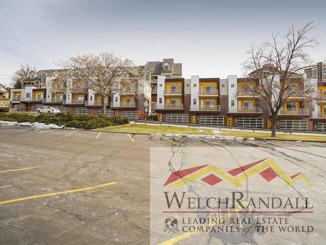 Foto del edificio - Live in Comfort & Style – 2BR, 2BA Townhom...
