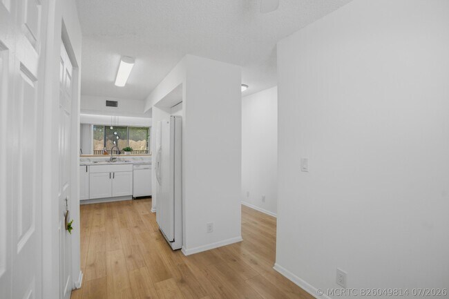 Foto del edificio - 8296 NW 24th St
