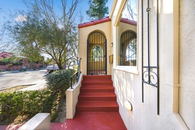 Foto del edificio - Spacious 2 Bed, 2 Bath Home