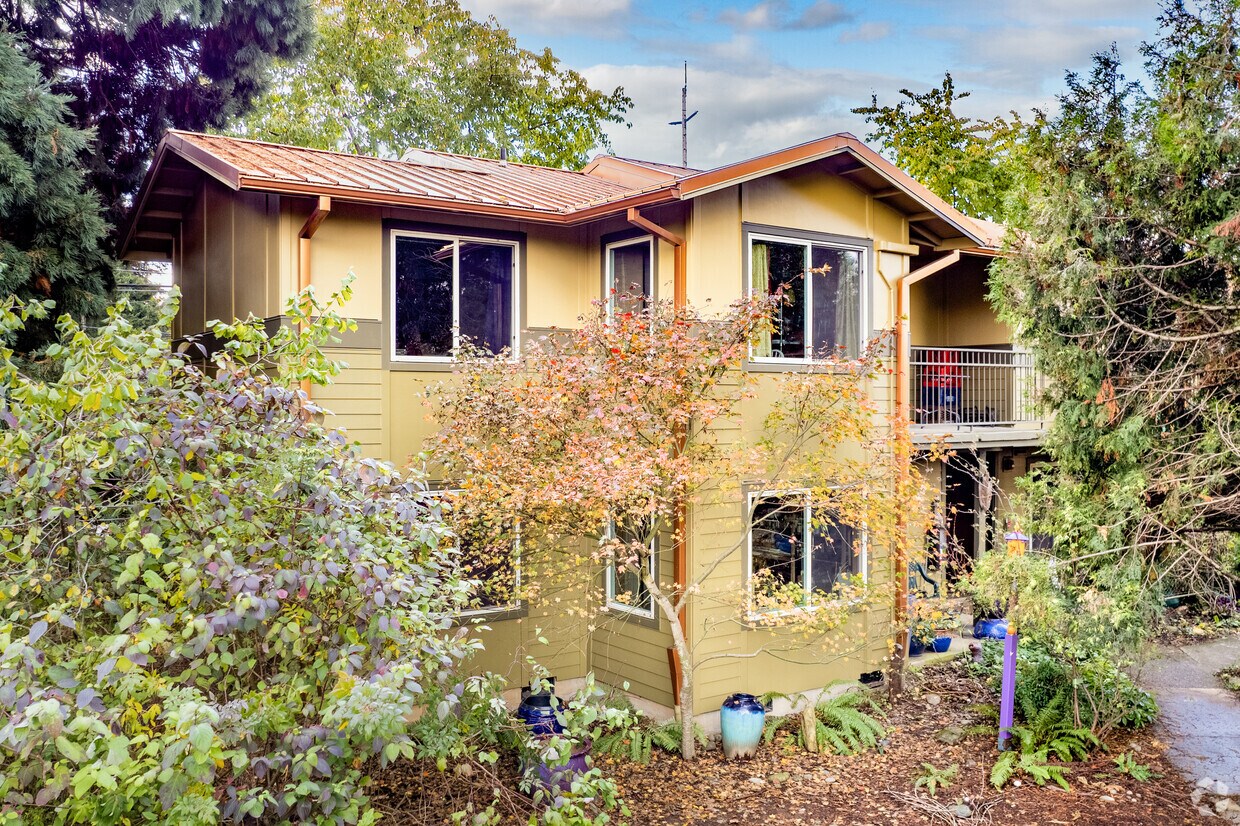 Primary Photo - Columbia Ecovillage