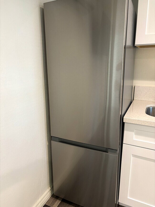 Refrigerador nuevo - 2950 Berkeley Rd