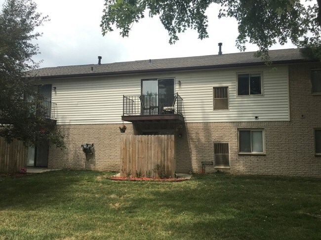 Building Photo - The Burroughs of Sterling Heights