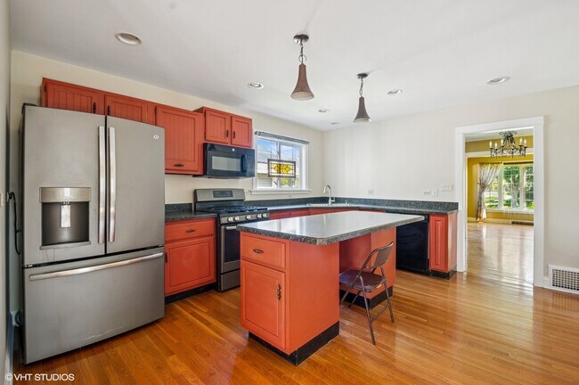 Foto del edificio - 344 W Maple St