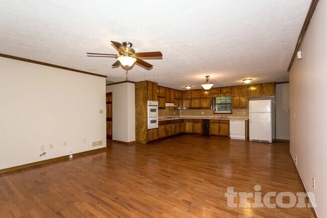 Building Photo - 110 Belair Trail