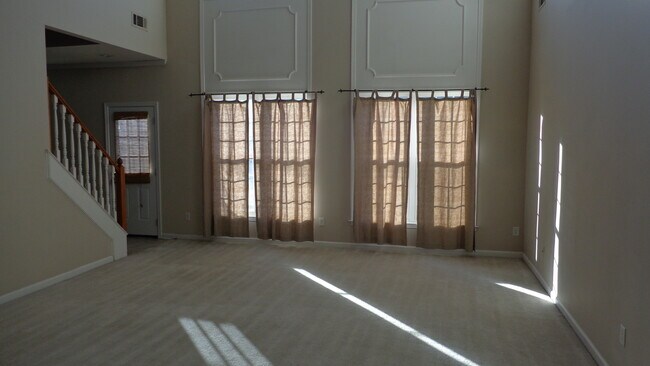Foto del edificio - 4br/2.5ba home located in Walnut Gardens o...