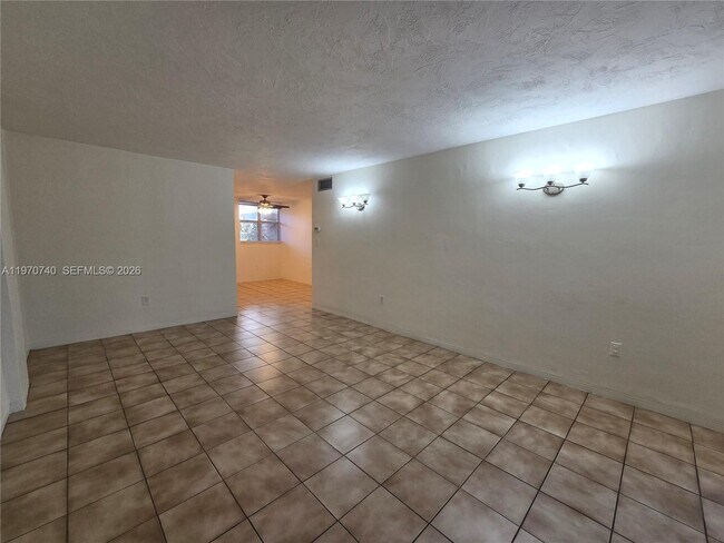 Foto del edificio - 1475 NE 125th Terrace