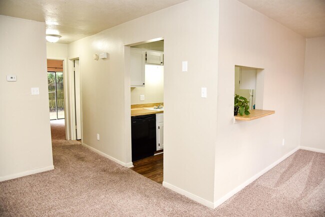 Building Photo - 700 Navarro Dr