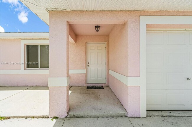 Foto del edificio - 2412 Millie Ave S