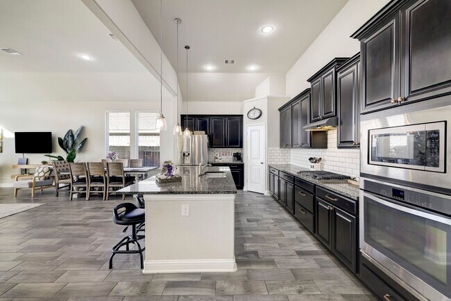 Foto del edificio - 5215 Baroness Ln