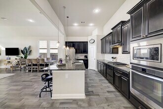 Building Photo - 5215 Baroness Ln