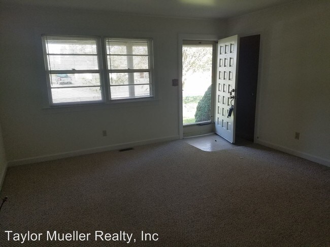 Building Photo - 1829 Sanford Dr