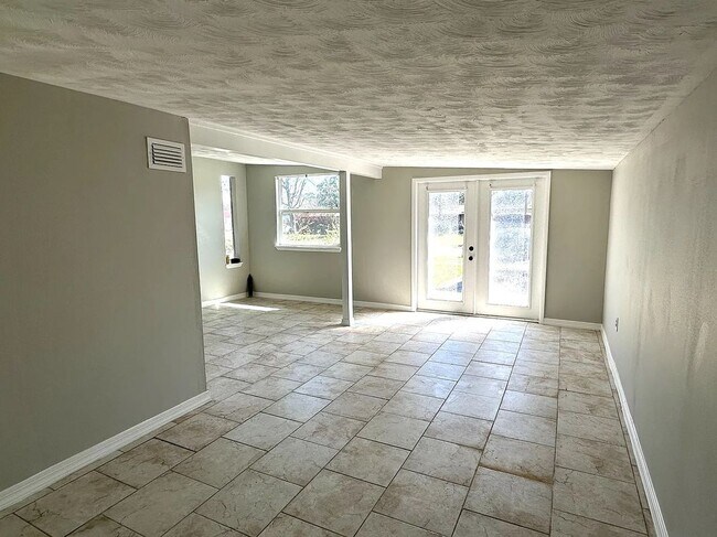 Building Photo - 417 Gano Ave
