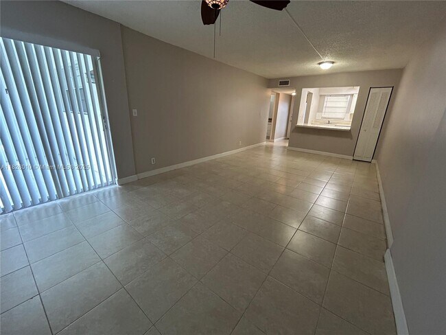 Foto del edificio - 6505 Winfield Blvd