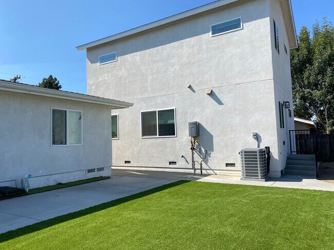 Building Photo - 5243-5245 E Falls View Dr