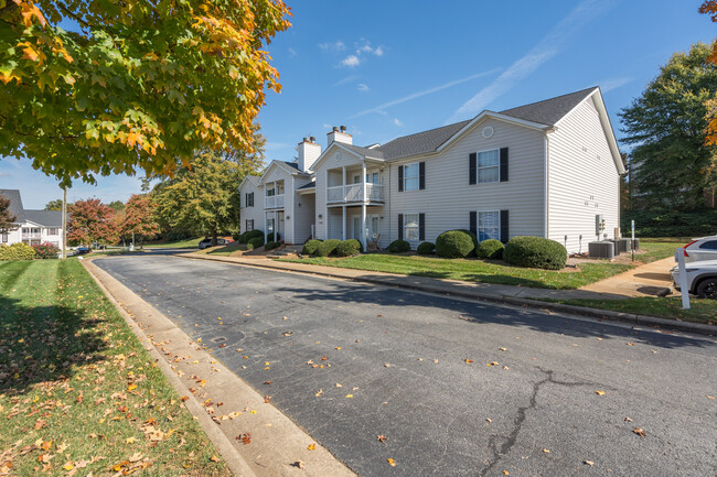 Foto del edificio - 7145 W Friendly Ave