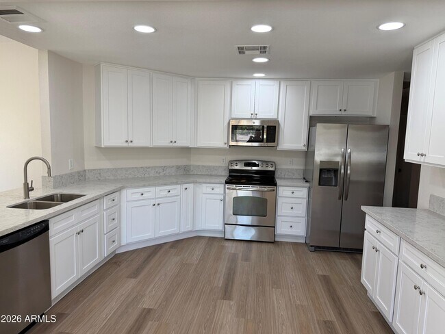 Foto del edificio - 1803 W Shawnee Dr