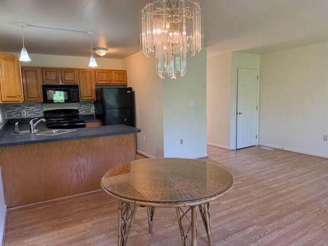 Foto del edificio - Beautiful 3-Bedroom Home in Penn Manor School District - Finished basement!