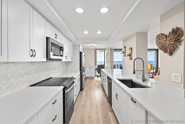 Building Photo - 5460 N Ocean Dr
