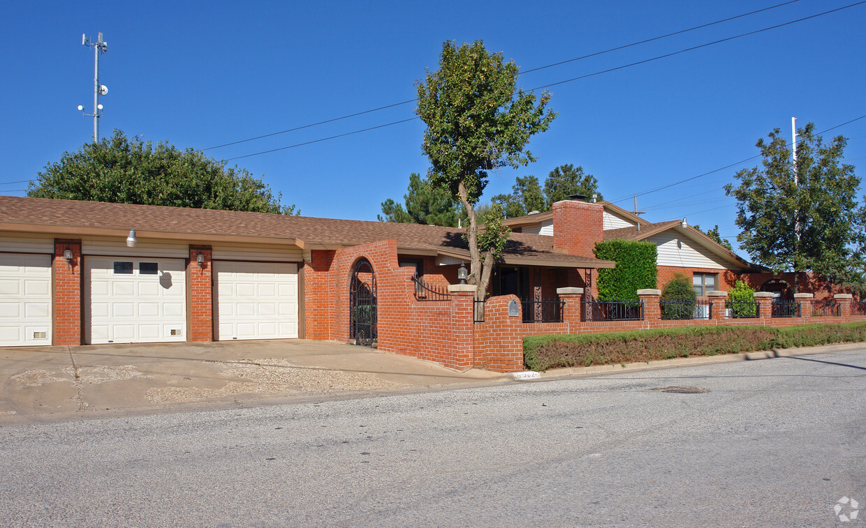 Foto del edificio - West End Apts.