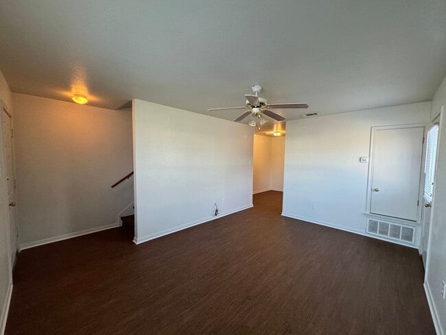 Building Photo - 404 Brittney Way