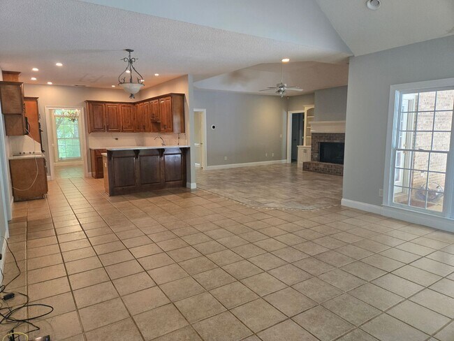 Building Photo - FOR RENT in HARRIS COUNTY with SWIMMING POOL! Available July 1st