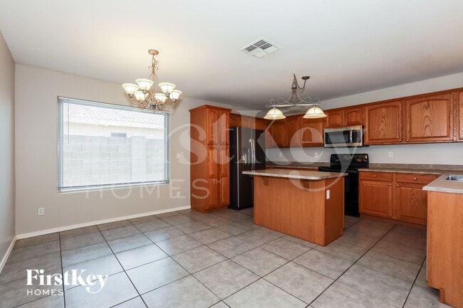 Building Photo - 2050 W Hayden Peak Dr