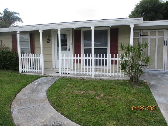 Building Photo - 422 Coconut Ave E