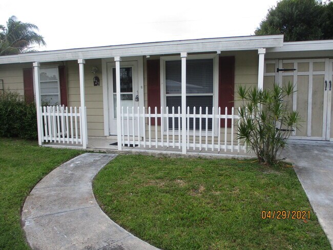 Foto del edificio - 422 Coconut Ave E