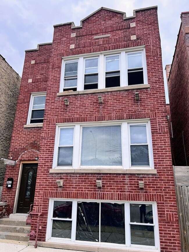 Building Photo - 2817 N Clybourn Ave
