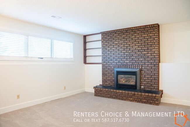 Photo du bâtiment - Basement Suite With Assiged Parking, UTILITIES INCLUDED
