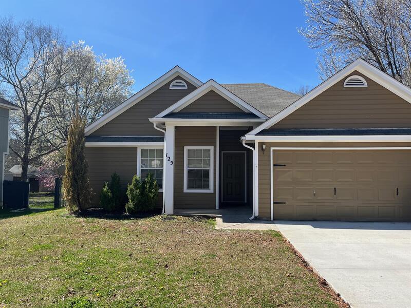 Primary Photo - 125 River Oaks Dr