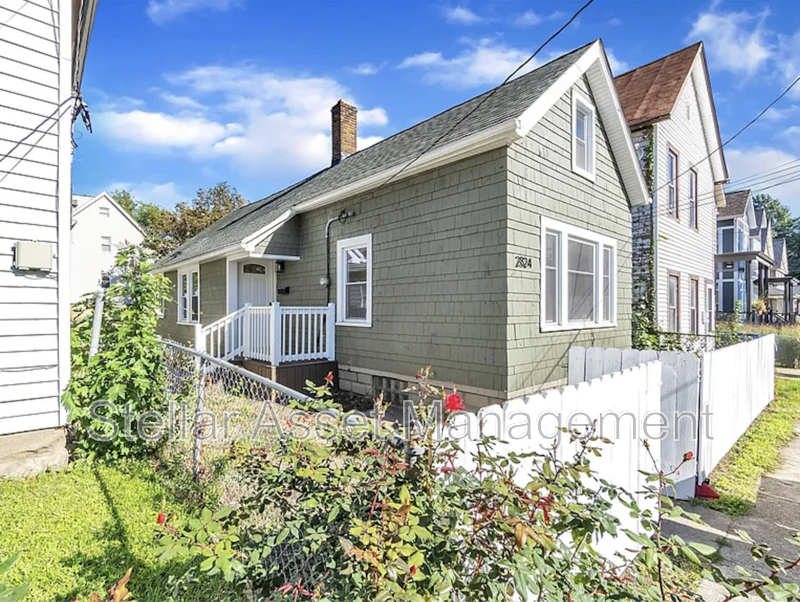 Foto principal - 2824 York Ave