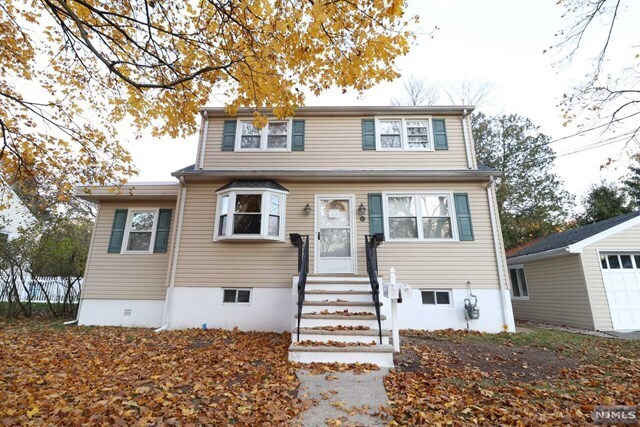Primary Photo - 15 Deroon Ave