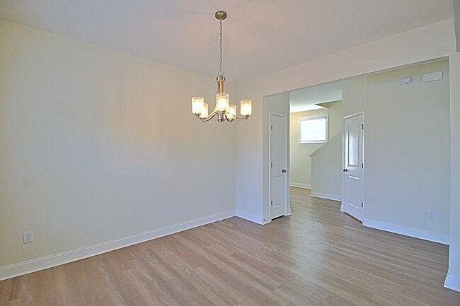 Building Photo - 151 Buckingham Dr