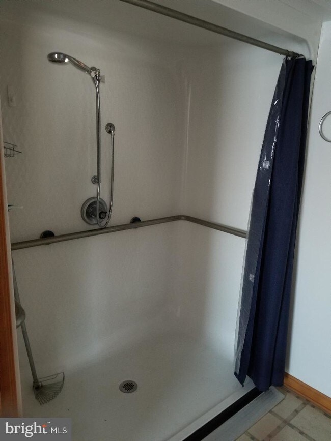 Foto del edificio - 647 Blue Mountain Rd