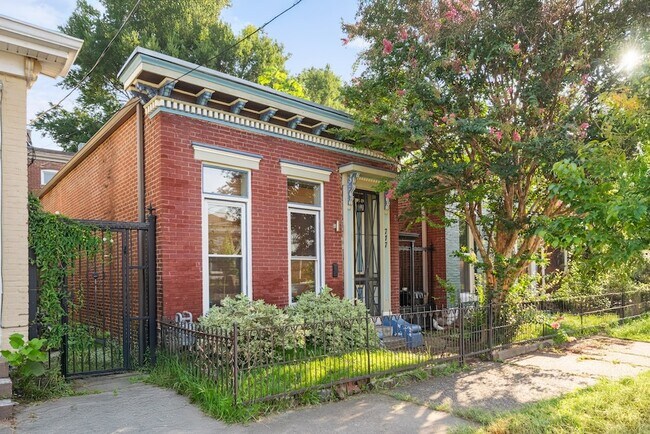 Building Photo - 717 Lampton St