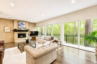 Building Photo - 201 Vanderpool Ln