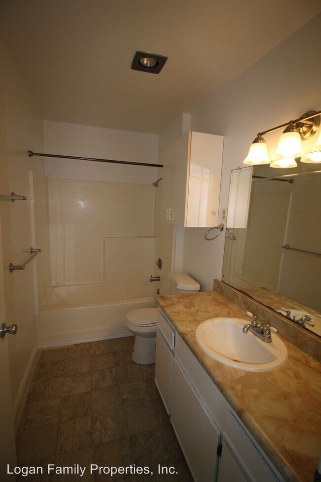 Building Photo - 2 br, 1 bath House - 1265 Reed Avenue # C