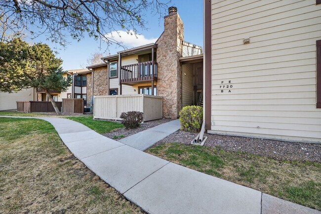 Building Photo - Updated 2 bed 1 bath condo in Arvada!