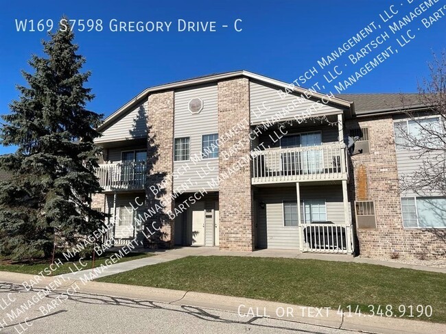 Foto del edificio - W169S7598-S7598 Gregory Dr